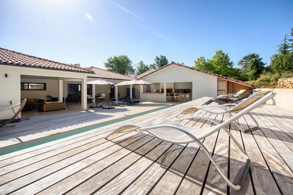 Maison
         7 pièces
        - 250 m² Bien prestige 742 000 € *