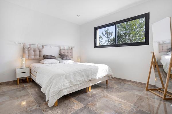 Maison
         7 pièces
        - 250 m² Bien prestige 742 000 € *