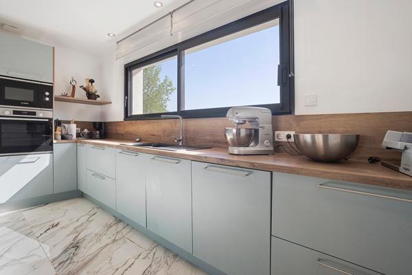 Maison
         7 pièces
        - 250 m² Bien prestige 742 000 € *