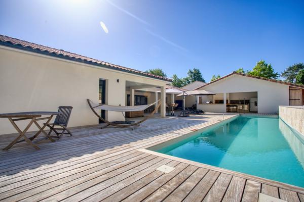 Maison
         7 pièces
        - 250 m² Bien prestige 742 000 € *