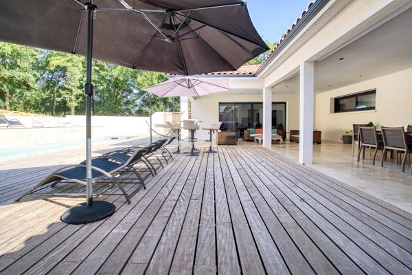 Maison
         7 pièces
        - 250 m² Bien prestige 742 000 € *