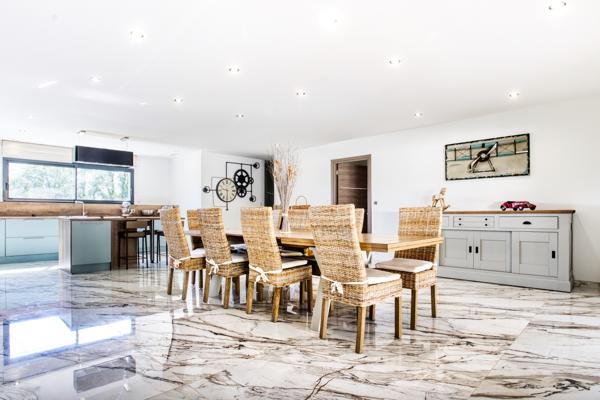 Maison
         7 pièces
        - 250 m² Bien prestige 742 000 € *