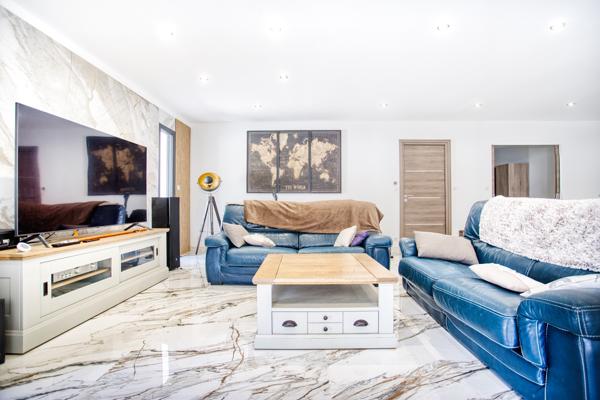 Maison
         7 pièces
        - 250 m² Bien prestige 742 000 € *