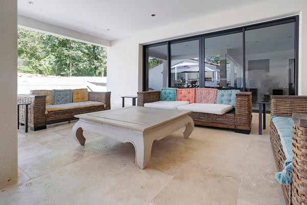 Maison
         7 pièces
        - 250 m² Bien prestige 742 000 € *
