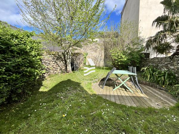 AURAY – Port de Saint-Goustan – Maison de caractère avec jardin clos.