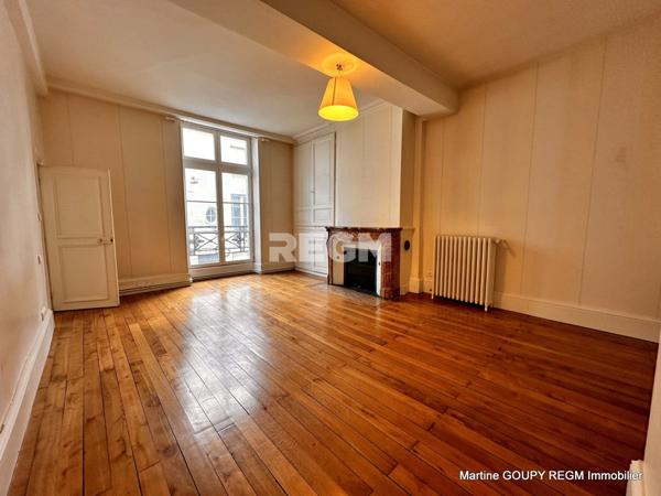 Orléans (45000) ORLEANS (45) – Centre / Cathédrale – Foncier sur 3 niveaux 360 m² /sol - Investisseurs