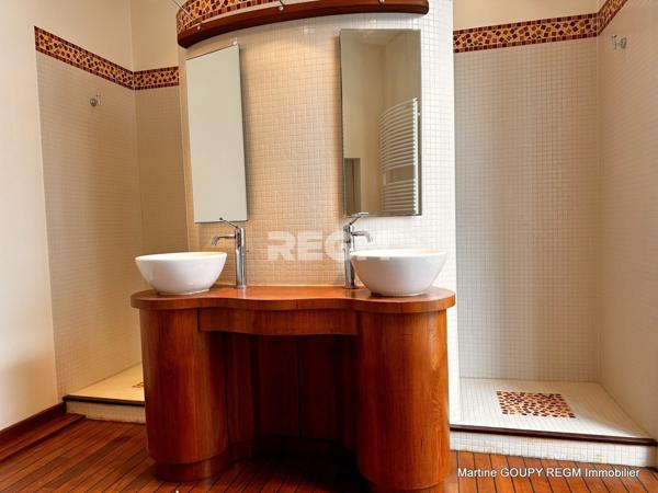 Orléans (45000) ORLEANS (45) – Centre / Cathédrale – Foncier sur 3 niveaux 360 m² /sol - Investisseurs