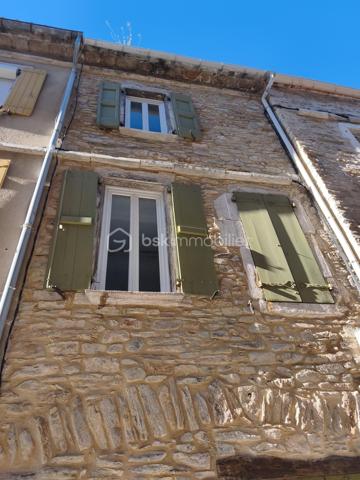 *** EXCLUSIVITE - MAISON DE VILLAGE - 2 CHAMBRES - COUR ***

Située dans un village avec toutes les commodités, au cœur d’un quartier calme, venez découvrir cette charmante maison de village sur 4 niveaux, lumineuse et traversante.

Au rez-de-chaussée, vous trouverez une pièce d'environ 24m² avec cheminée, un WC, un petit cellier ainsi qu’un accès à une petite cour disposant d’une source.

Au premier étage, la maison offre une pièce de vie conviviale avec coin cuisine d'environ 25m²

Au niveau supérieur, un hall d'environ 2.80m² qui dessert une chambre d'environ 13.60m², une salle d’eau d'environ 3.10m² ainsi qu’un WC séparé d'environ 1.20m²

Enfin, le dernier étage accueille une seconde chambre d'environ 15m²

Côté prestations :

- Façade en pierre pleine de charme
- Double vitrage
- Chauffage électrique
- Toiture révisée
- Maison rénovée

Un bien idéal pour un premier achat, un pied-à-terre ou un investissement locatif.

À visiter sans tarder ! N'hésitez pas nous contacter.
