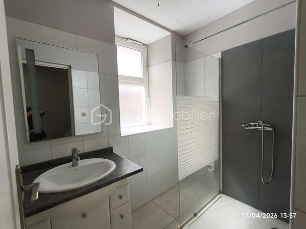 *** EXCLUSIVITE - MAISON DE VILLAGE - 2 CHAMBRES - COUR ***

Située dans un village avec toutes les commodités, au cœur d’un quartier calme, venez découvrir cette charmante maison de village sur 4 niveaux, lumineuse et traversante.

Au rez-de-chaussée, vous trouverez une pièce d'environ 24m² avec cheminée, un WC, un petit cellier ainsi qu’un accès à une petite cour disposant d’une source.

Au premier étage, la maison offre une pièce de vie conviviale avec coin cuisine d'environ 25m²

Au niveau supérieur, un hall d'environ 2.80m² qui dessert une chambre d'environ 13.60m², une salle d’eau d'environ 3.10m² ainsi qu’un WC séparé d'environ 1.20m²

Enfin, le dernier étage accueille une seconde chambre d'environ 15m²

Côté prestations :

- Façade en pierre pleine de charme
- Double vitrage
- Chauffage électrique
- Toiture révisée
- Maison rénovée

Un bien idéal pour un premier achat, un pied-à-terre ou un investissement locatif.

À visiter sans tarder ! N'hésitez pas nous contacter.