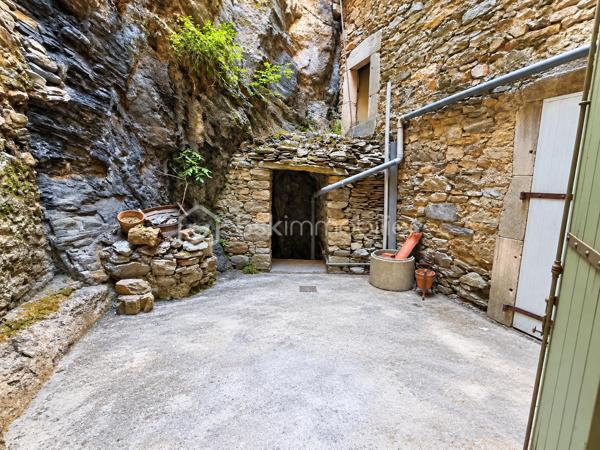*** EXCLUSIVITE - MAISON DE VILLAGE - 2 CHAMBRES - COUR ***

Située dans un village avec toutes les commodités, au cœur d’un quartier calme, venez découvrir cette charmante maison de village sur 4 niveaux, lumineuse et traversante.

Au rez-de-chaussée, vous trouverez une pièce d'environ 24m² avec cheminée, un WC, un petit cellier ainsi qu’un accès à une petite cour disposant d’une source.

Au premier étage, la maison offre une pièce de vie conviviale avec coin cuisine d'environ 25m²

Au niveau supérieur, un hall d'environ 2.80m² qui dessert une chambre d'environ 13.60m², une salle d’eau d'environ 3.10m² ainsi qu’un WC séparé d'environ 1.20m²

Enfin, le dernier étage accueille une seconde chambre d'environ 15m²

Côté prestations :

- Façade en pierre pleine de charme
- Double vitrage
- Chauffage électrique
- Toiture révisée
- Maison rénovée

Un bien idéal pour un premier achat, un pied-à-terre ou un investissement locatif.

À visiter sans tarder ! N'hésitez pas nous contacter.
