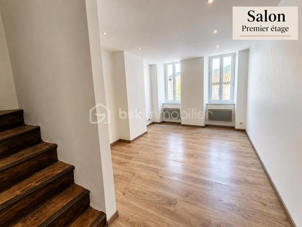 *** EXCLUSIVITE - MAISON DE VILLAGE - 2 CHAMBRES - COUR ***

Située dans un village avec toutes les commodités, au cœur d’un quartier calme, venez découvrir cette charmante maison de village sur 4 niveaux, lumineuse et traversante.

Au rez-de-chaussée, vous trouverez une pièce d'environ 24m² avec cheminée, un WC, un petit cellier ainsi qu’un accès à une petite cour disposant d’une source.

Au premier étage, la maison offre une pièce de vie conviviale avec coin cuisine d'environ 25m²

Au niveau supérieur, un hall d'environ 2.80m² qui dessert une chambre d'environ 13.60m², une salle d’eau d'environ 3.10m² ainsi qu’un WC séparé d'environ 1.20m²

Enfin, le dernier étage accueille une seconde chambre d'environ 15m²

Côté prestations :

- Façade en pierre pleine de charme
- Double vitrage
- Chauffage électrique
- Toiture révisée
- Maison rénovée

Un bien idéal pour un premier achat, un pied-à-terre ou un investissement locatif.

À visiter sans tarder ! N'hésitez pas nous contacter.