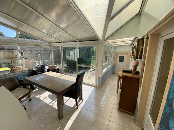 Maison de Centre Ville avec Garage et Jardin