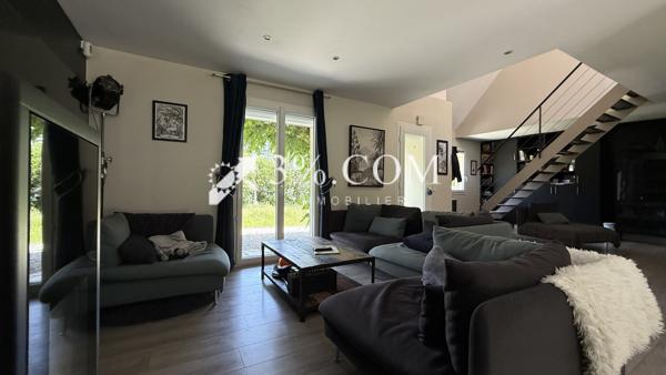 Maison
                                                                                                                                                                                                                                                                                                                        7 pièce(s)                                                                                                                                                                                                          5 chambre(s)                                                                                                                                                                                                          150  m²