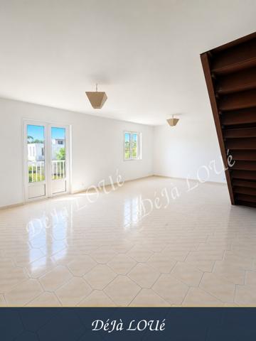 À LOUER – Appartement Duplex T3 – 84 m² – Saint Benoit