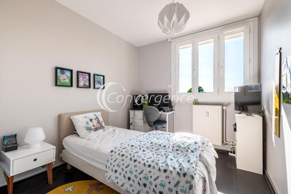 Appartement
                                                                                                                                                                                                                                                                                                                        3 pièce(s)                                                                                                                                                                                                          2 chambre(s)                                                                                                                                                                                                          65.33  m²