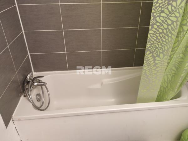 Évry-Courcouronnes (91080) SECTEUR CANAL EVRY COURCOURONNES en PLEIN CENTRE VILLE A 100M du centre commercial AGORA et à 7mn à pieds de