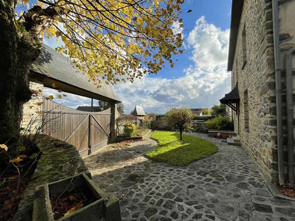 Maison - Le Genest Saint Isle - en pierres