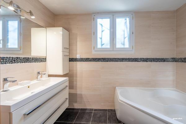 Maison entièrement rénovée, Aucamville centre – Luminosité, confort et intimité à deux pas du centre