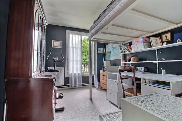 Maison familiale à rénover 8 pièces dans le bois de Maurepas