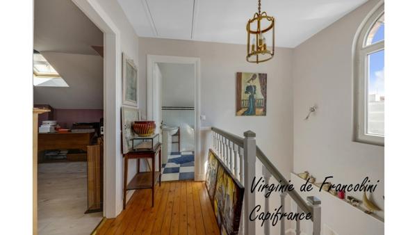 A vendre-Meulière-Centre-Ville-7 pièces-Parcelle de 500 m²-garages-Sous-sol-11 mn à pied RER E-6mn en voiture RER A