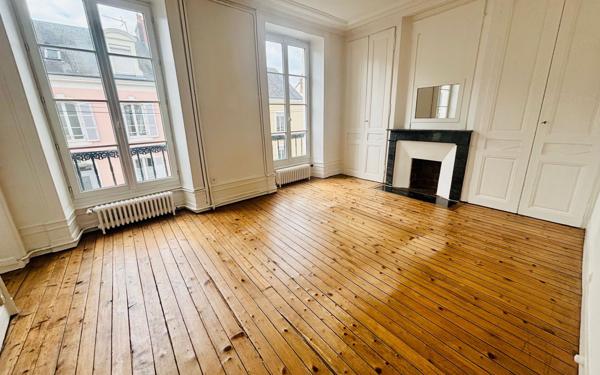 Maison à vendre    11 pièces • 248 m2 Le Mans