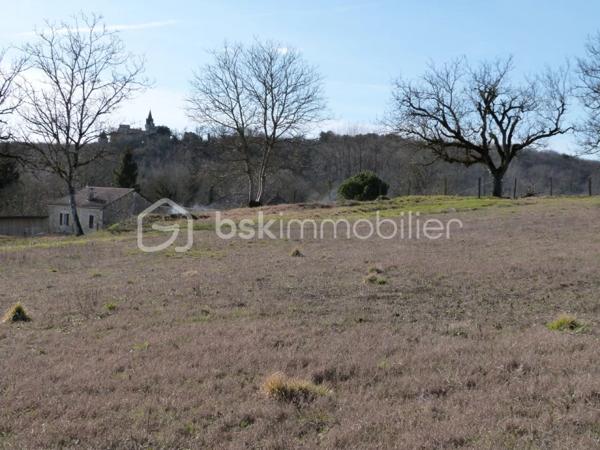 Terrain de 5 693 m²
