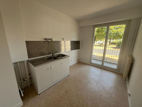 Segré – appartement avec balcon et cave
