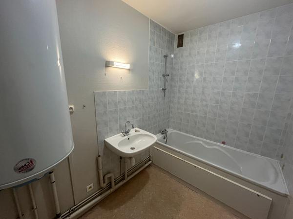 Segré – appartement avec balcon et cave