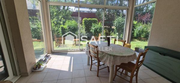 appartement en rez de jardin , avec véranda dans une copropriété securisée à 2 min du centre ville