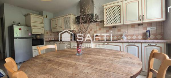 appartement en rez de jardin , avec véranda dans une copropriété securisée à 2 min du centre ville