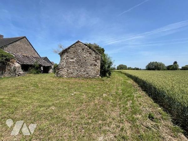 Le Mont Dol : Corps de ferme avec dépendances