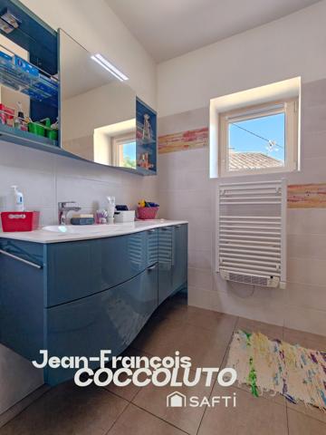 Belle maison d'archi en pierre avec grand volumes