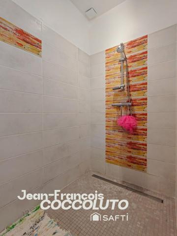 Belle maison d'archi en pierre avec grand volumes