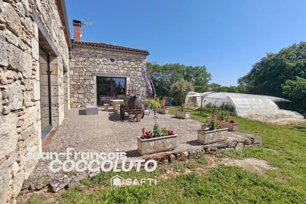 Belle maison d'archi en pierre avec grand volumes