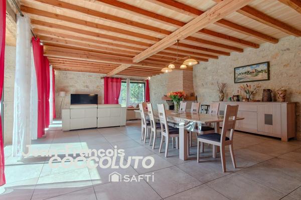 Belle maison d'archi en pierre avec grand volumes