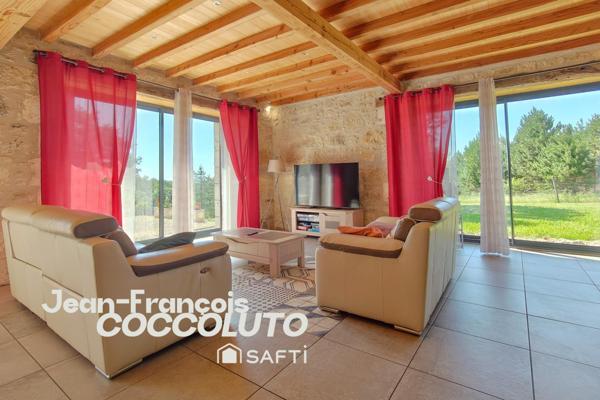 Belle maison d'archi en pierre avec grand volumes