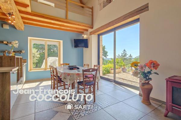 Belle maison d'archi en pierre avec grand volumes