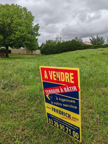 BEAU TERRAIN A BATIR Lacroix-sur-meuse BEAU TERRAIN A BATIR Lacroix-sur-meuse