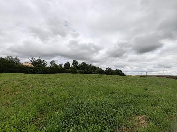 BEAU TERRAIN A BATIR Lacroix-sur-meuse BEAU TERRAIN A BATIR Lacroix-sur-meuse