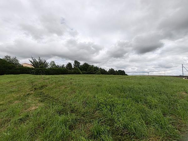 BEAU TERRAIN A BATIR Lacroix-sur-meuse BEAU TERRAIN A BATIR Lacroix-sur-meuse