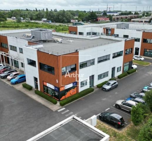 LIEUSAINT BUREAUX REZ DE CHAUSSEE A LOUER