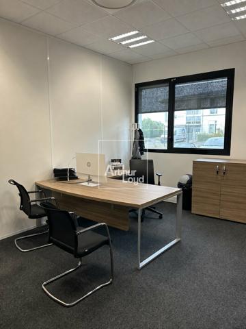 LIEUSAINT BUREAUX REZ DE CHAUSSEE A LOUER