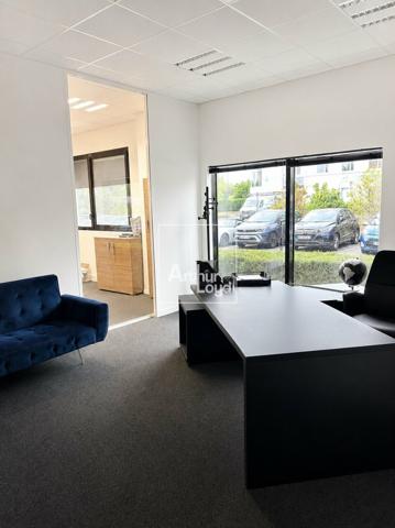 LIEUSAINT BUREAUX REZ DE CHAUSSEE A LOUER