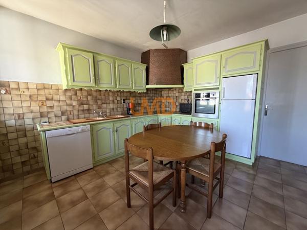 Maison de ville 100 m2 T4 avec cour et garage