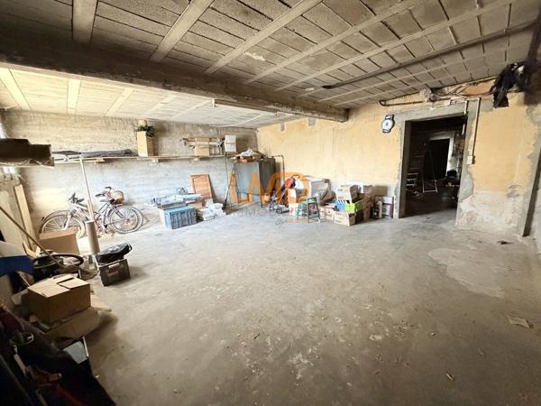 Maison de ville 100 m2 T4 avec cour et garage