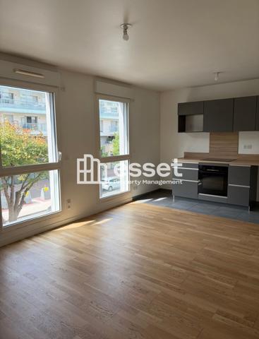 Location Studio 32.7 m² - Rueil-malmaison 92500