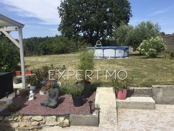 Sainte-Foy (85150) Maison en pierre T6 de 128 m² - 3 chambres - Terrain de 678 m² entièrement clôturé et ouvert sur la campagne