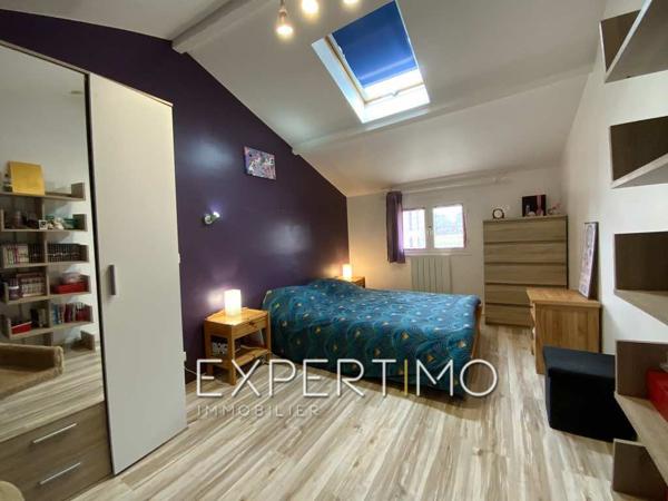 Sainte-Foy (85150) Maison en pierre T6 de 128 m² - 3 chambres - Terrain de 678 m² entièrement clôturé et ouvert sur la campagne