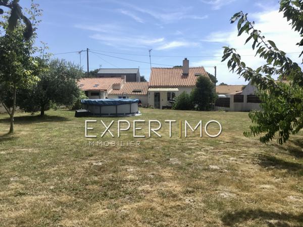 Sainte-Foy (85150) Maison en pierre T6 de 128 m² - 3 chambres - Terrain de 678 m² entièrement clôturé et ouvert sur la campagne