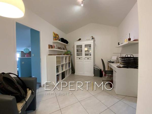 Sainte-Foy (85150) Maison en pierre T6 de 128 m² - 3 chambres - Terrain de 678 m² entièrement clôturé et ouvert sur la campagne